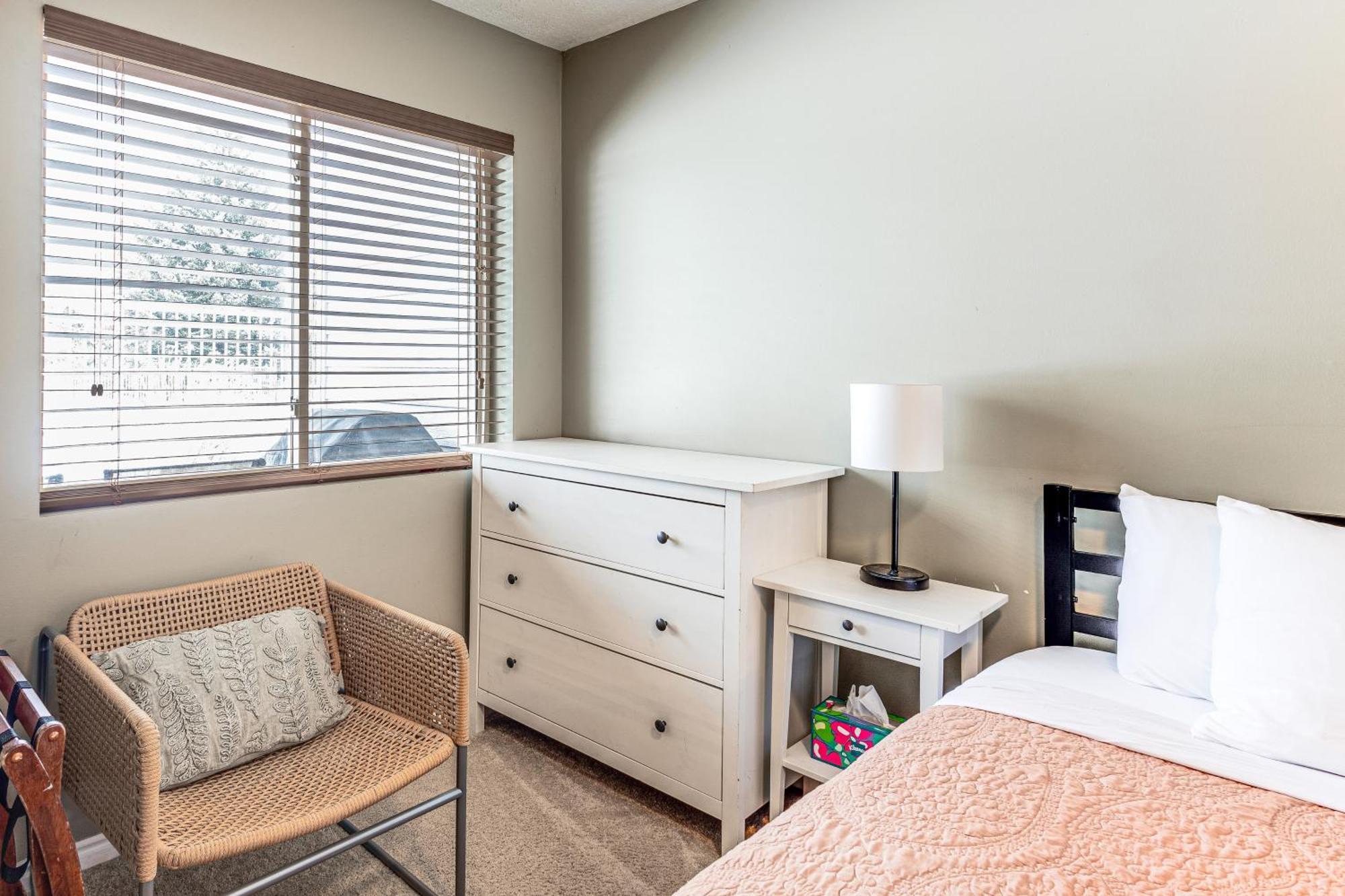 Apartment Garden With Pool Access By Bear Lake! *