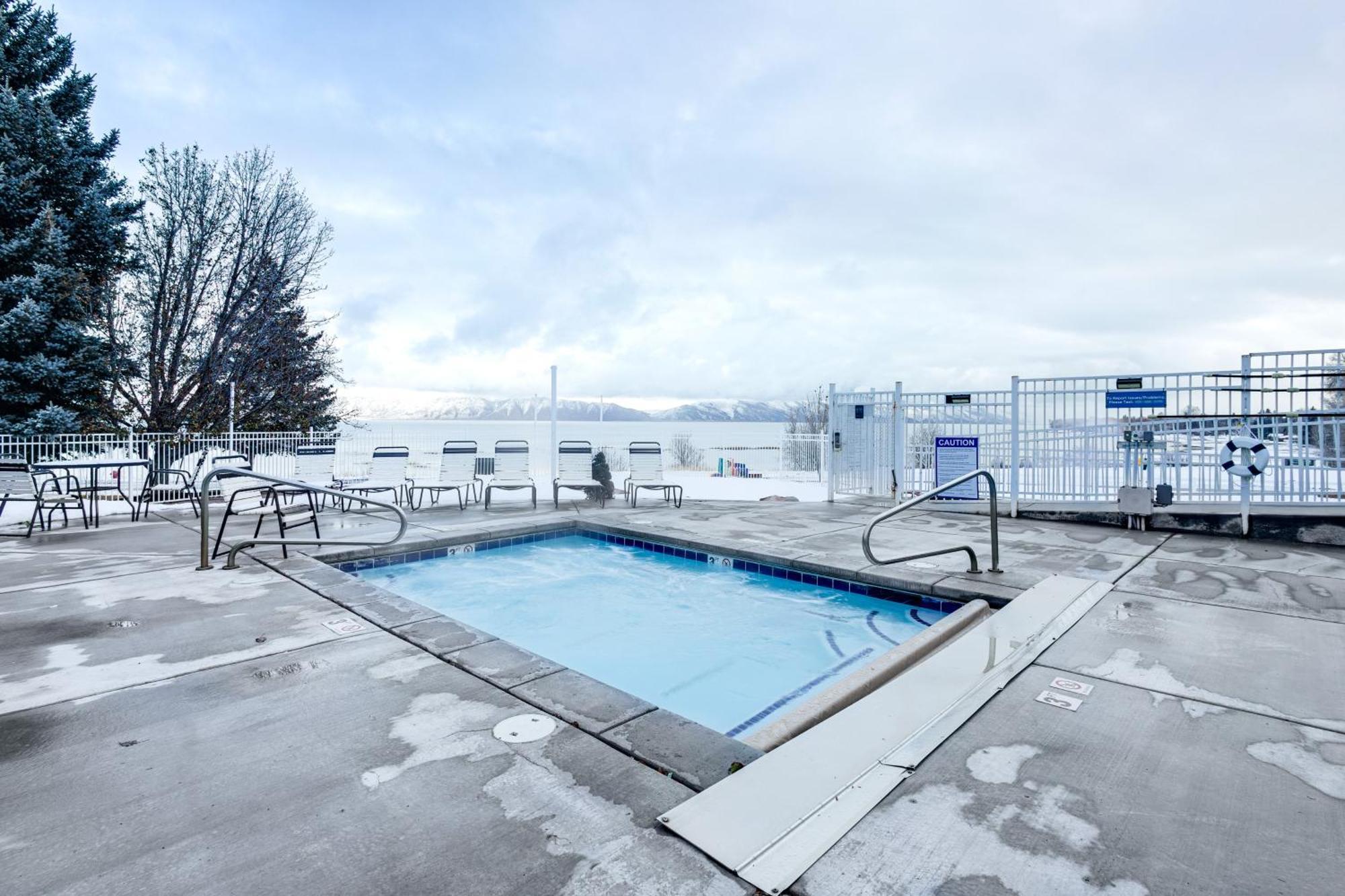 Garden With Pool Access By Bear Lake! *