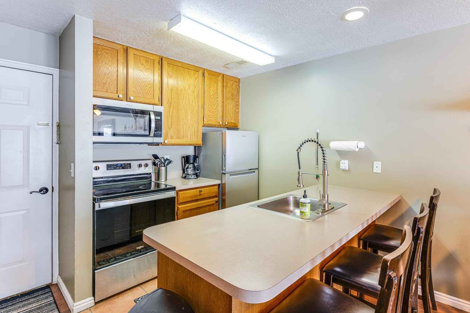 Garden With Pool Access By Bear Lake! Apartment