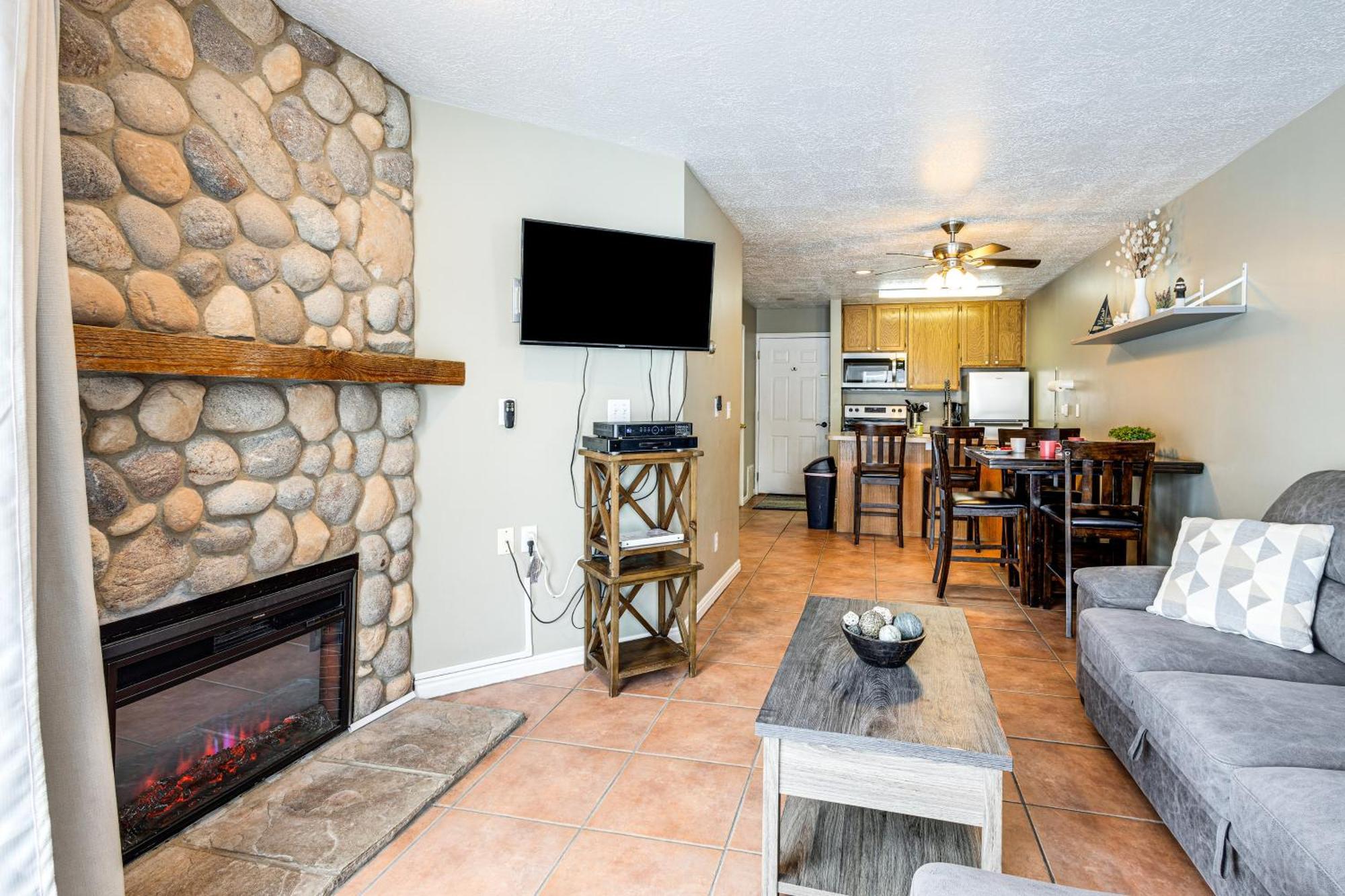 Garden With Pool Access By Bear Lake! Apartment *