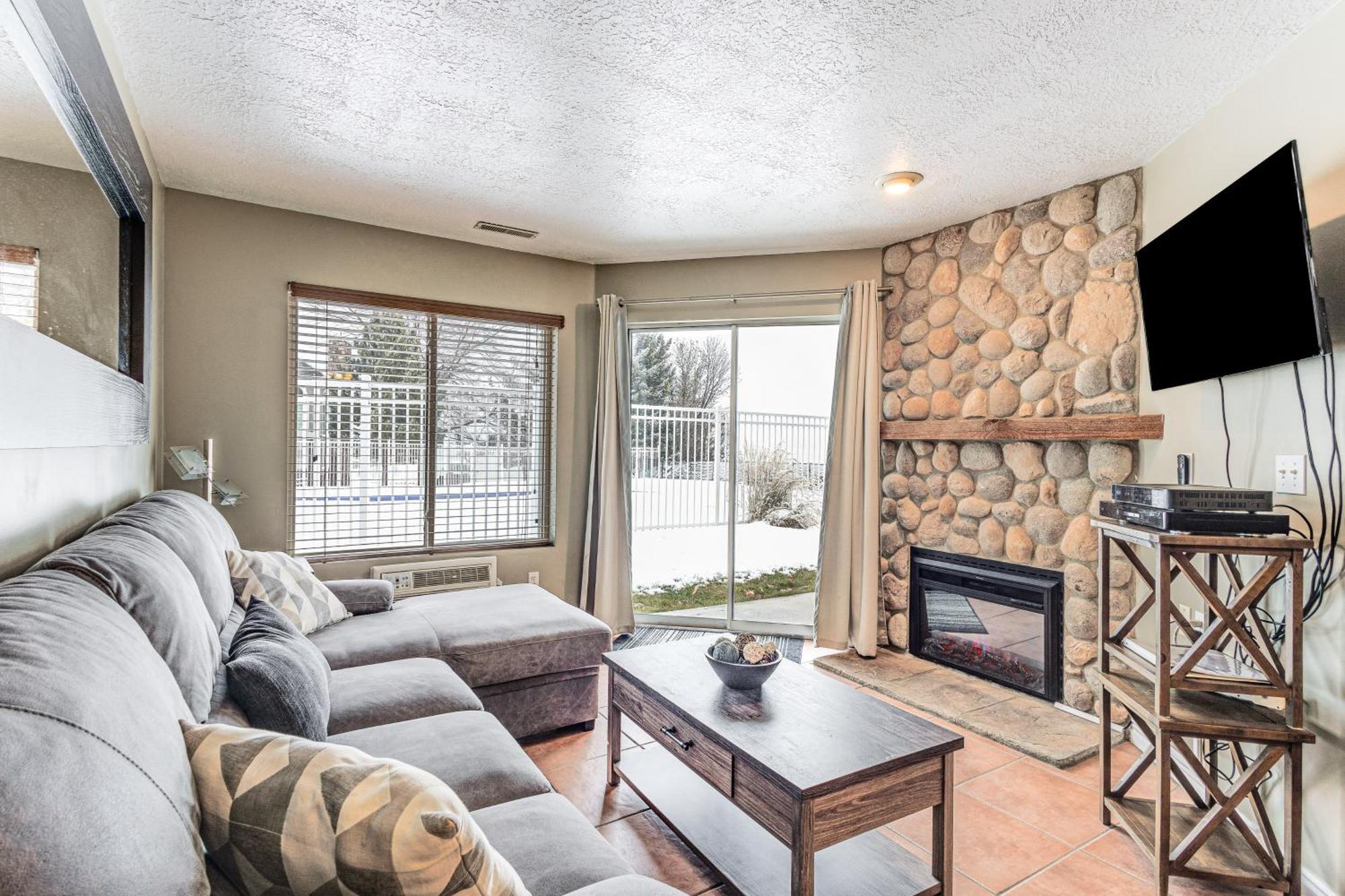 Garden With Pool Access By Bear Lake! *